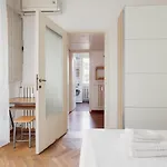 Guesthost - With Huge Terrace- Calvairate District Apartamento *