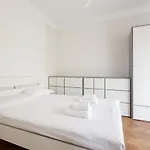 Guesthost - With Huge Terrace- Calvairate District