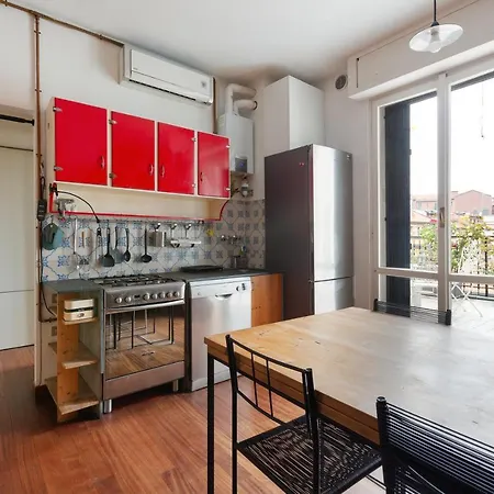 With Huge Terrace- Calvairate District Apartment Milan