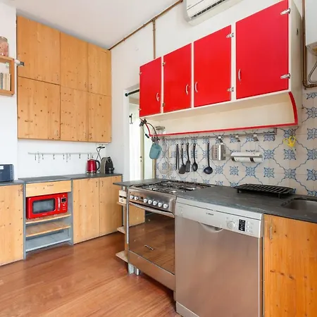 With Huge Terrace- Calvairate District Apartment *