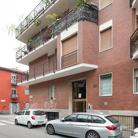 With Huge Terrace- Calvairate District Apartment *