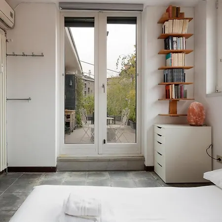 Apartment With Huge Terrace- Calvairate District Milan