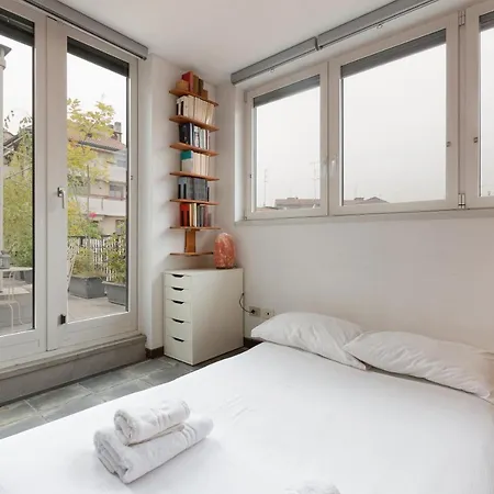 아파트 Guesthost - With Huge Terrace- Calvairate District *