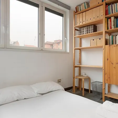 With Huge Terrace- Calvairate District Apartment *