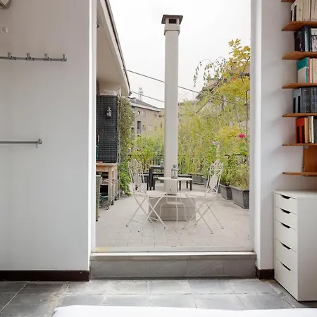 With Huge Terrace- Calvairate District Apartment *